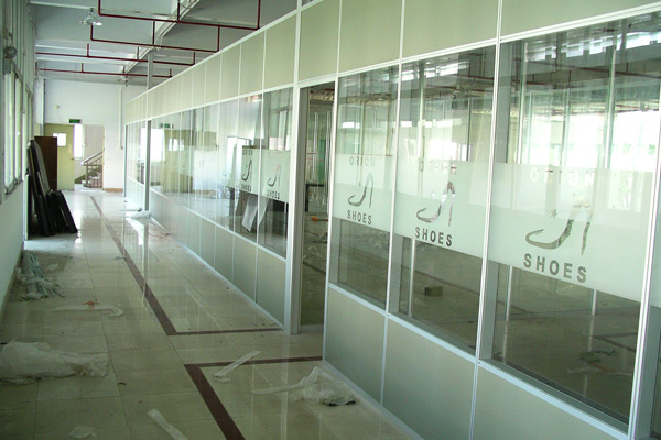 辦公桌價(jià)格及款式 大型辦公會(huì)議桌價(jià)格