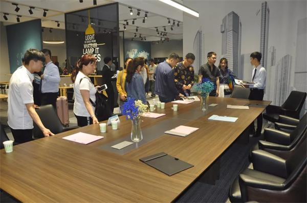 鴻業(yè)家具第43屆家博會(huì)圓滿(mǎn)成功