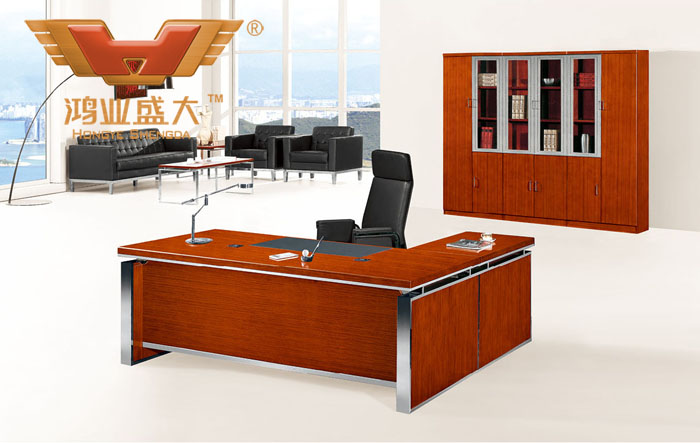 千萬不要拿到太陽底下去曝曬，一般的木質(zhì)家具曬后會(huì)產(chǎn)生熱漲冷縮的現(xiàn)象，有些地方因而龜裂、變形，