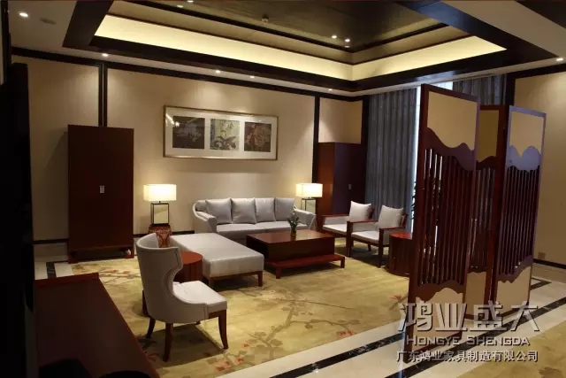 靠背采用進口面料制作，手感厚實