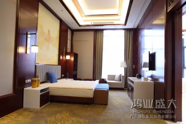 套房的各款家具搭配得熱心細致，打造溫暖親切的住宿氛圍