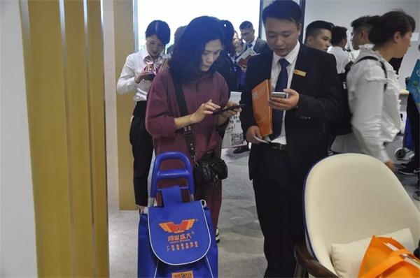 鴻業(yè)家具第43屆家博會(huì)圓滿(mǎn)成功