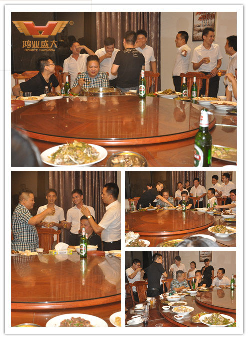  在餐桌上大家相互敬酒，你一杯，我一杯，氣氛很是融洽，當(dāng)然在氣氛融洽的同時老板為每一位員工一一表達了謝意，感謝為公司的付出，同時為每位員工贈送了一盒月餅。讓員工感受到了老板以及公司對他們的厚愛