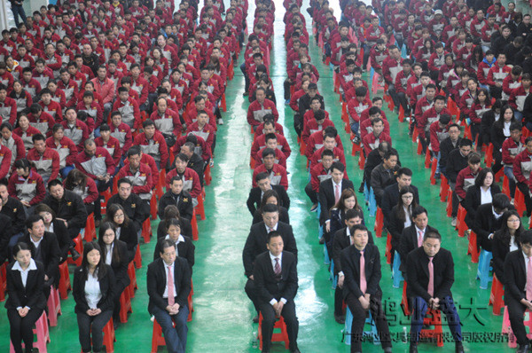 正月15早上，鴻業(yè)家具舉行員工開工大會。