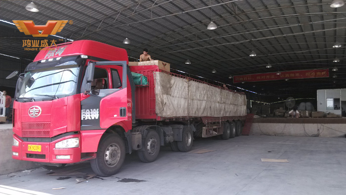    鴻業(yè)家具出貨平臺(tái)為杜總辦公家具采購(gòu)項(xiàng)目裝貨現(xiàn)場(chǎng)直擊：