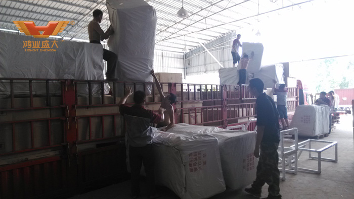    鴻業(yè)家具出貨平臺(tái)為杜總辦公家具采購(gòu)項(xiàng)目裝貨現(xiàn)場(chǎng)直擊：