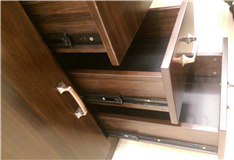 好辦公桌椅使用好五金配件，優(yōu)質(zhì)辦公桌椅提高工作效率