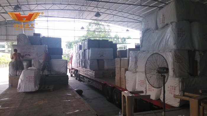 廣州下雨水浸街，鴻業(yè)公司送貨風(fēng)雨無阻！