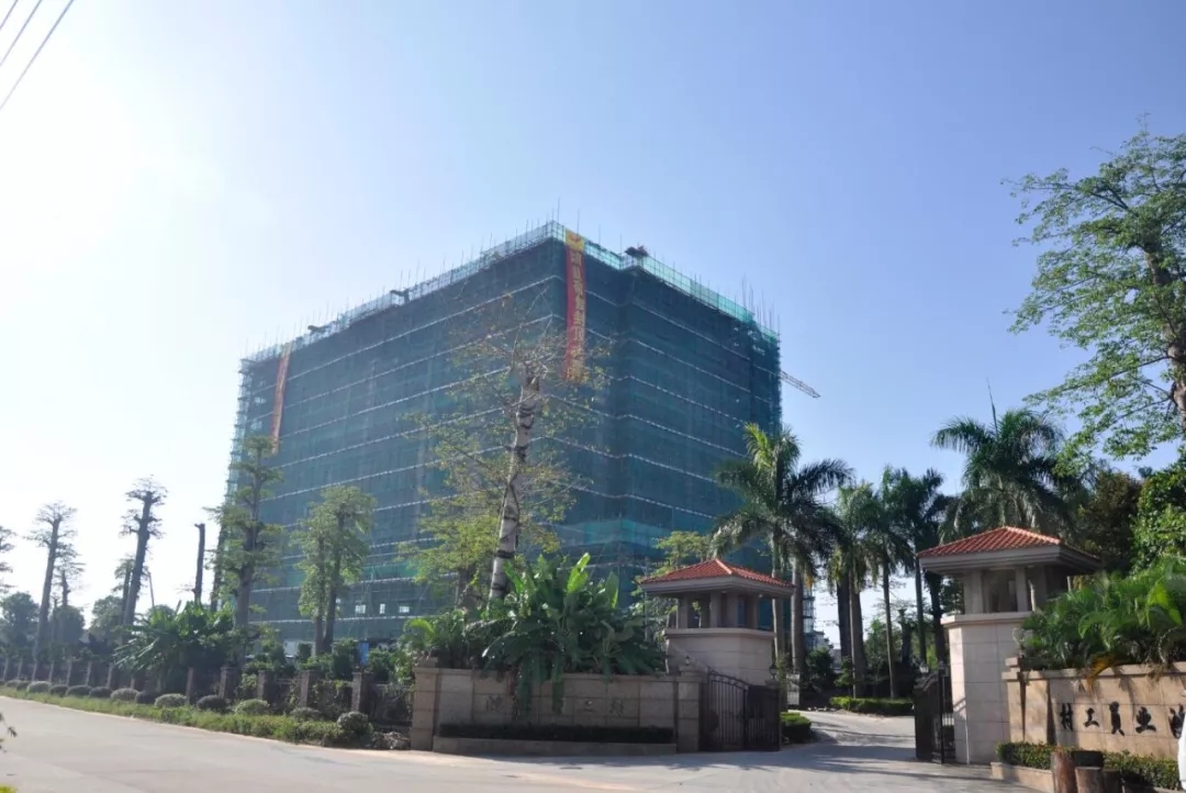 喜報：鴻業(yè)家具集團員工宿舍樓主體結(jié)構(gòu)順利封頂！